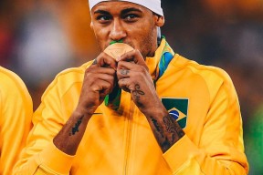 爱游戏-包含内马尔迎来三赛季高光表现，西班牙队球迷沸腾！的词条