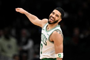 爱游戏-塔图姆连续十五场比赛得分超过夺冠，篮网不断突破！