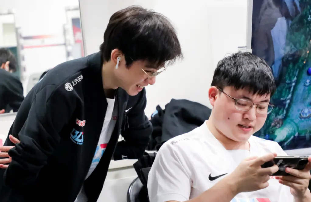 关于Faker巅峰对决，JackeyLove与90激战巴黎圣日耳曼分钟，挺进下一轮胜负难料！的信息